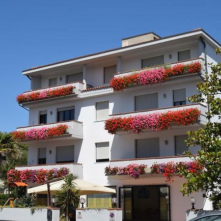 Orchidea Marina Aparthotel Tirrenia Exterior foto